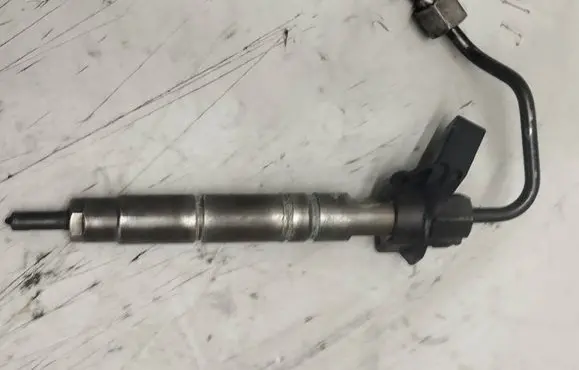 Mercedes-Benz ML W164 Fuel injector A6420700587 051215 SB5CC5K