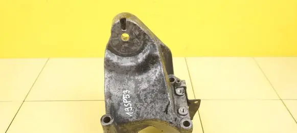 Volkswagen Touareg I Engine mounting bracket 070199308B BPE