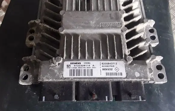 Renault Scenic II - Grand scenic II Engine control unit/module 8200843713 S122326114 8200807626