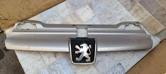 Peugeot 406 Front grill 9616258477