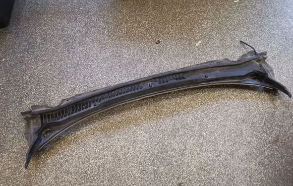 Ford Fusion II Wiper trim DS73F02216AE