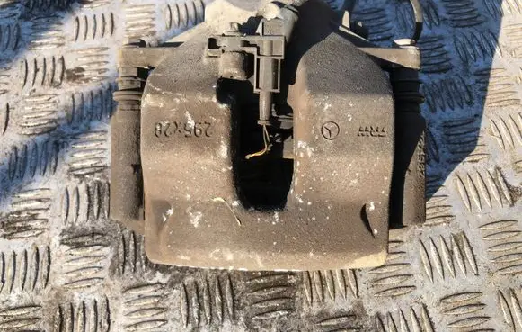 Mercedes-Benz C W204 Front brake caliper