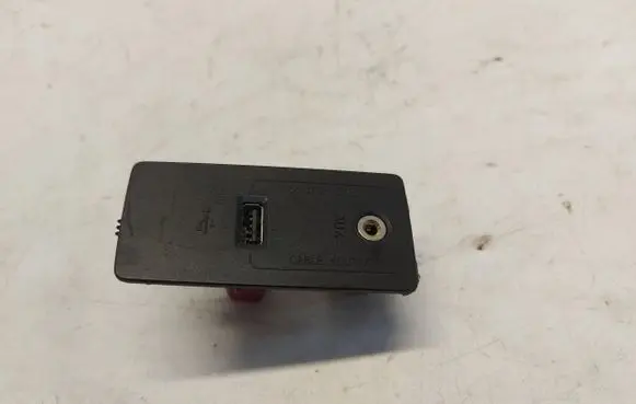Volvo XC90 AUX in-socket connector 31285608-JLK01