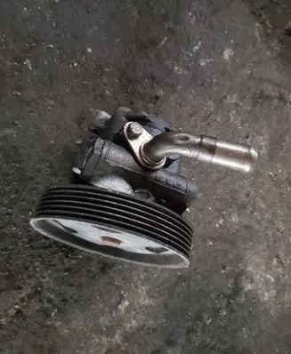 Ford Mondeo Mk III Power steering pump