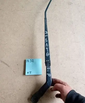 Nissan Almera Front wiper blade arm 96856889