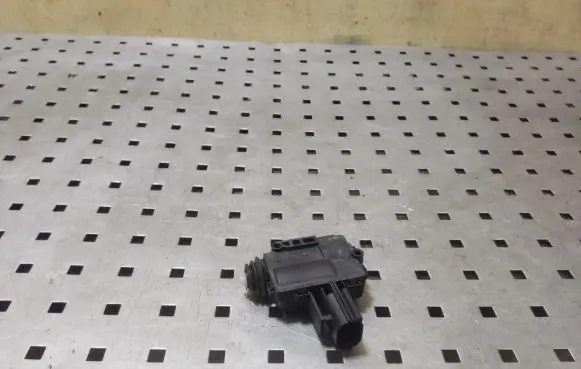 Fuel tank cap lock motor