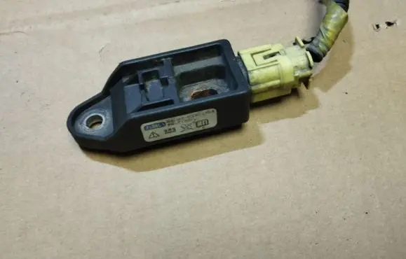 Honda FR-V Airbag deployment crash/impact sensor 77930SFEJ110M2