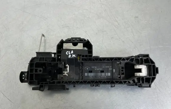 Mercedes-Benz CLA C117 X117 W117 Front door exterior handle/bracket A2047601534