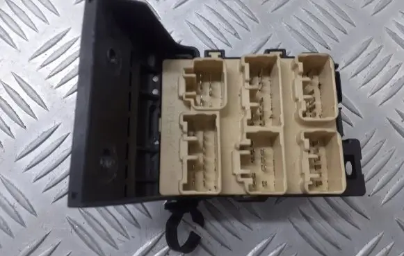 Toyota Avensis T250 Fuse box set 82734-05030