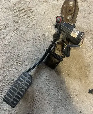 Nissan Almera N16 Accelerator throttle pedal 0281002425 189195M300 081400722