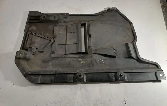 Center/middle under tray cover