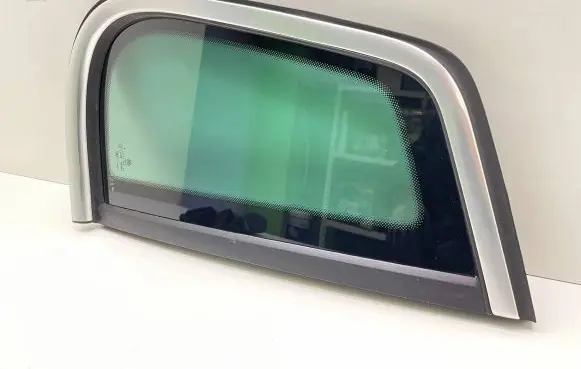 Volkswagen Tiguan Rear side window 5N0845041S