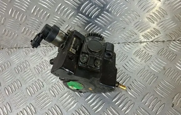 Nissan X-Trail T32 Fuel injection high pressure pump 0445010404