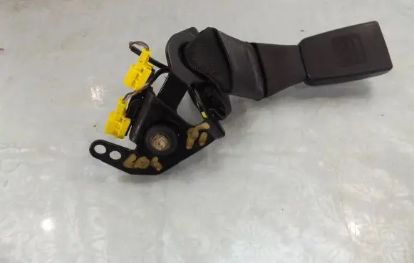 Mercedes-Benz C AMG W204 Rear seatbelt buckle
