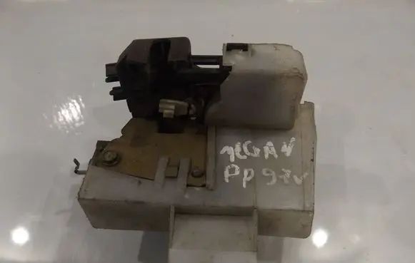 Renault Megane I Front door lock 