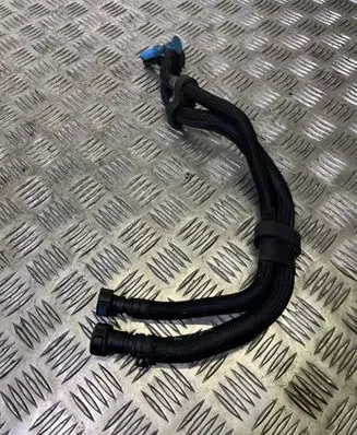 BMW 5 G30 G31 G38 Fuel injector supply line/pipe 8579957
