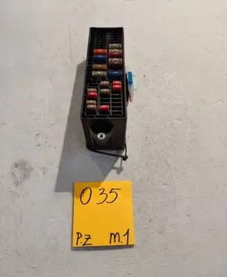 Volkswagen Caddy Fuse box set 9243829