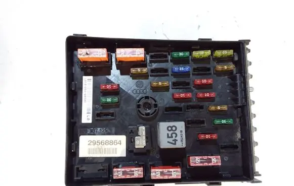Volkswagen PASSAT B6 Fuse module 29568864