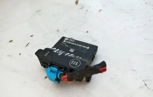 Volkswagen PASSAT CC Gateway control module 3C0907530F