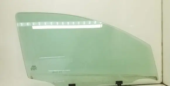 Nissan Qashqai Front door window glass four-door