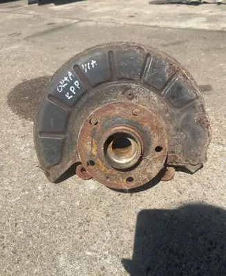 Skoda Octavia Mk2 (1Z) Front wheel hub