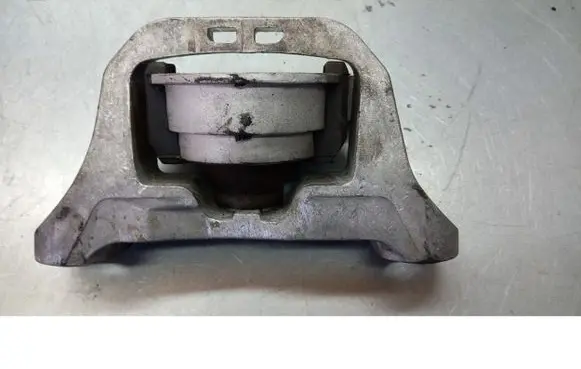 Ford Focus C-MAX Engine mounting bracket