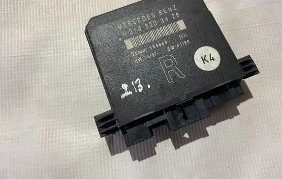 Mercedes-Benz E W210 Door control unit/module a2108203426 2108203426