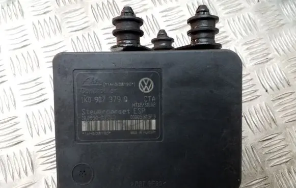 Volkswagen Golf V ABS Pump 1K0907379Q 1K0614517M