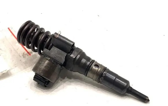 Volkswagen Golf V Fuel injector 03G130073B