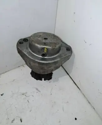 Engine mount bracket