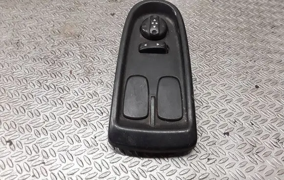 Iveco Daily 35.8 - 9 Wing mirror switch 69501570