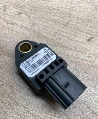 Mitsubishi Outlander Airbag deployment crash/impact sensor 8651A001