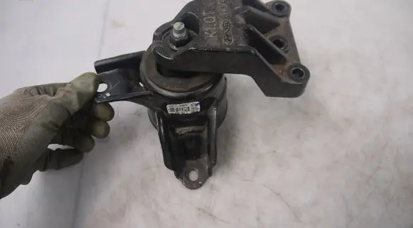 Hyundai i20 (BC3 BI3) Engine mounting bracket 21810Q0000