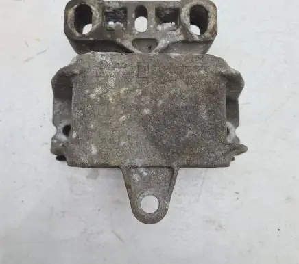 Skoda Octavia Mk1 (1U) Engine mount bracket 1J0199555