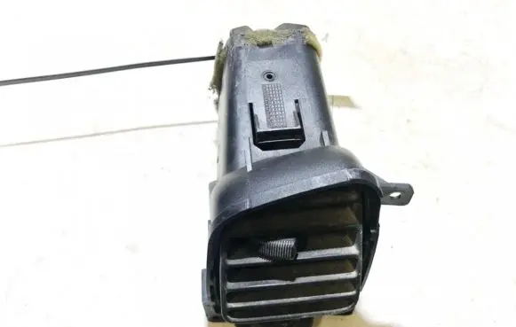 Nissan Primera Dash center air vent grill