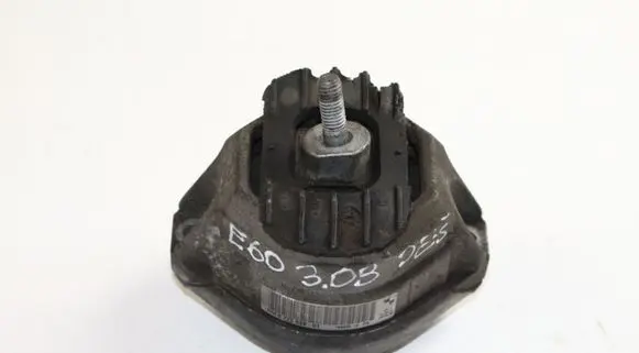BMW 5 E60 E61 Engine mount bracket 6775028