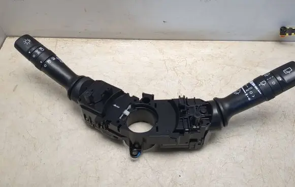 KIA Rio Wiper turn signal indicator stalk/switch 299138875