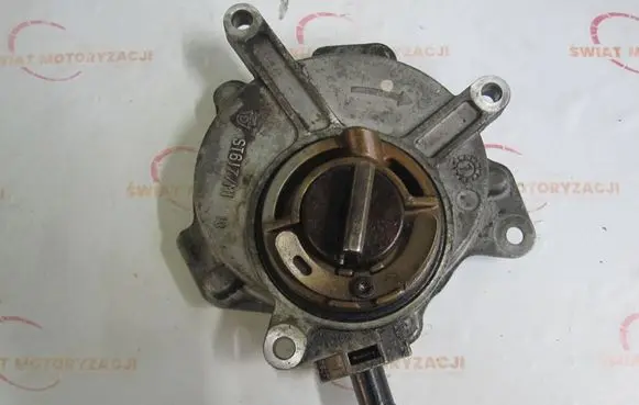 Audi A4 S4 B7 8E 8H Vacuum pump 06D145100G