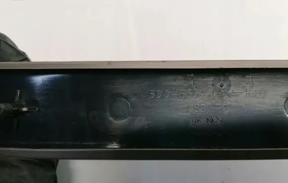 Audi A4 S4 B6 8E 8H Front door trim bar 8E0867410
