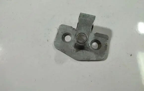 Opel Astra H Front door lock loop/hook striker 