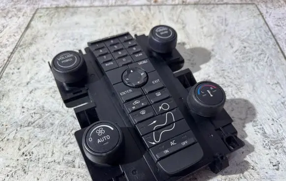 Volvo V50 Climate control unit 8697155 04W42T 19206