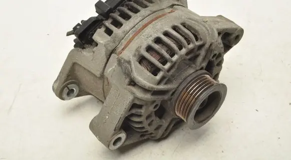 Opel Meriva A Generator/alternator 55556070