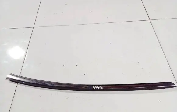 Honda CR-V Front door glass trim molding 