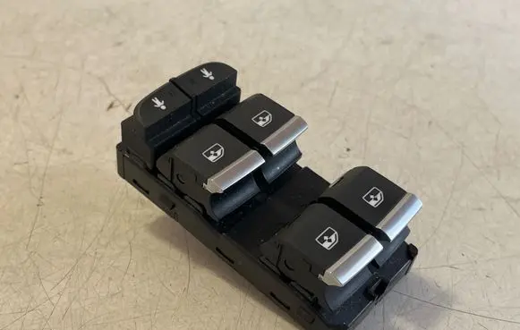 Audi Q7 4M Electric window control switch 