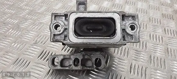 Volkswagen Tiguan Engine mount bracket 5n0199262
