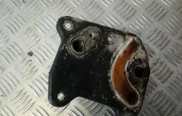 Engine oil radiator