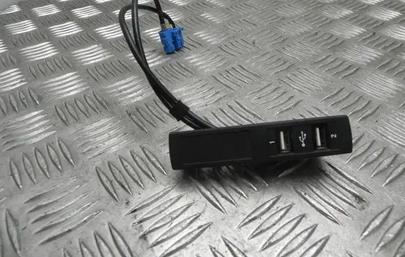 Mercedes-Benz S W222 EUR ISO radio connector A2228200915 T9138