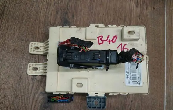 KIA Sportage Fuse module 3W0400
