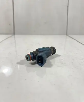 Mazda 626 Fuel injector INP781 781983N