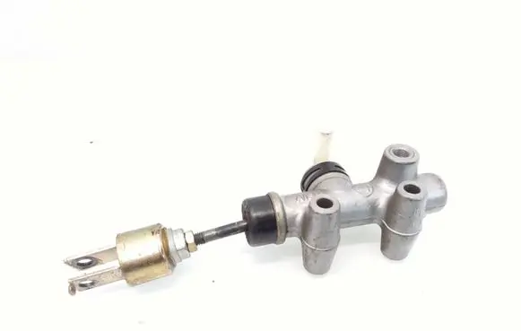 Toyota Avensis Verso Clutch master cylinder
